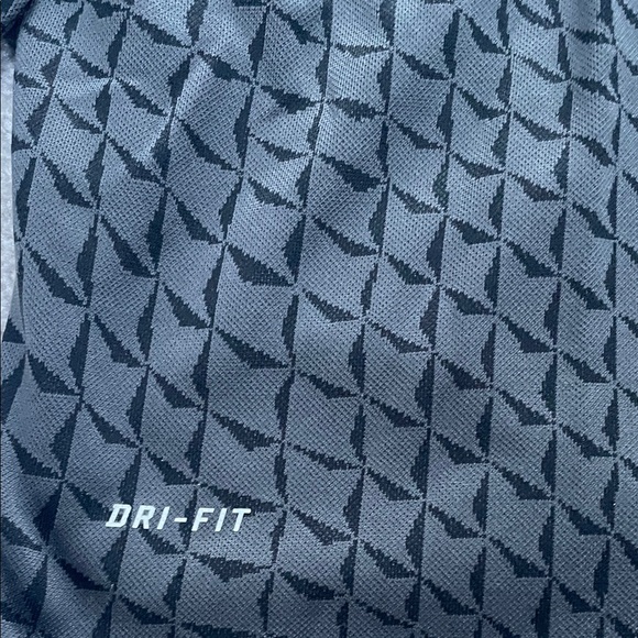 Toddler Boys Nike Black Geometric Dri-FIT Half-Zip Pullover Size 4T - Picture 3 of 6